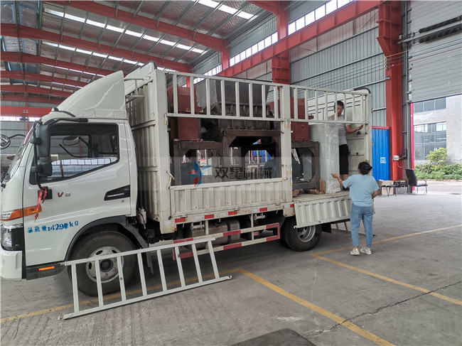 1000型<a href='http://www.bai6k6.cn/ssxl/10.html' target='_blank'><span>金屬撕碎機(jī)</span></a>發(fā)貨發(fā)往河北