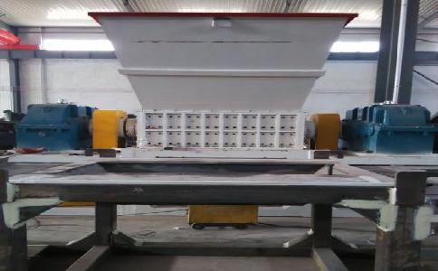 哪些因素決定著<a href='http://www.bai6k6.cn/ssxl/10.html' target='_blank'><span>金屬撕碎機(jī)</span></a>的價(jià)格
